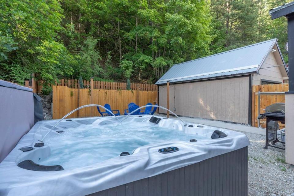 Close To Hiawatha Tr And Biking With Hot Tub والاس المظهر الخارجي الصورة